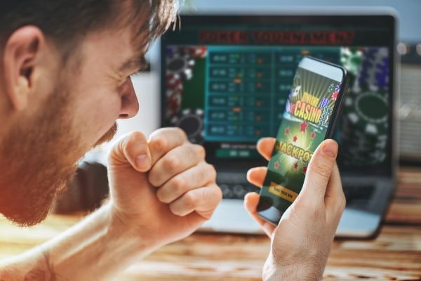 Studio live-dealer homeplay77 menampilkan dealer profesional di depan kamera multi-sudut dengan teknologi broadcasting terkini